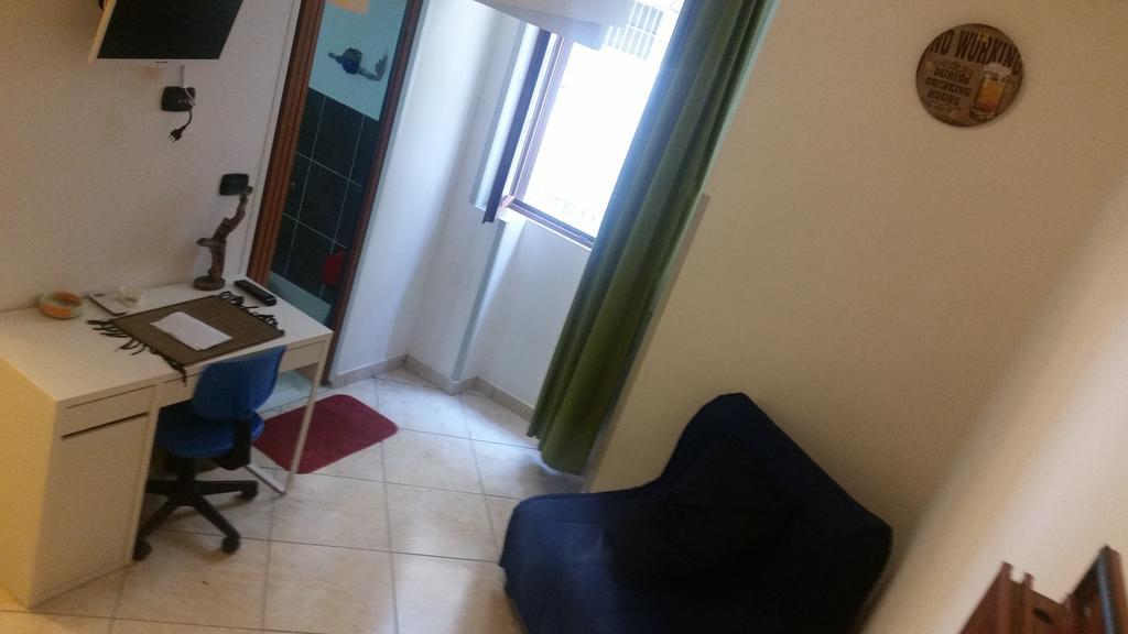 Residenza Il Castello Hotel Наполи Стая снимка