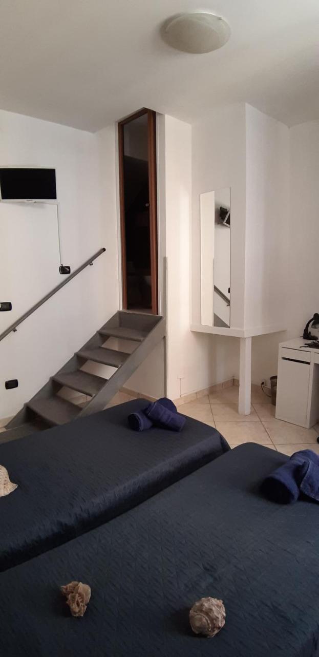 Residenza Il Castello Hotel Наполи Екстериор снимка